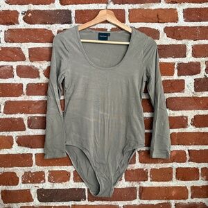 🤎 RicherPoorer Long Sleeve Bodysuit – Khaki – Size L